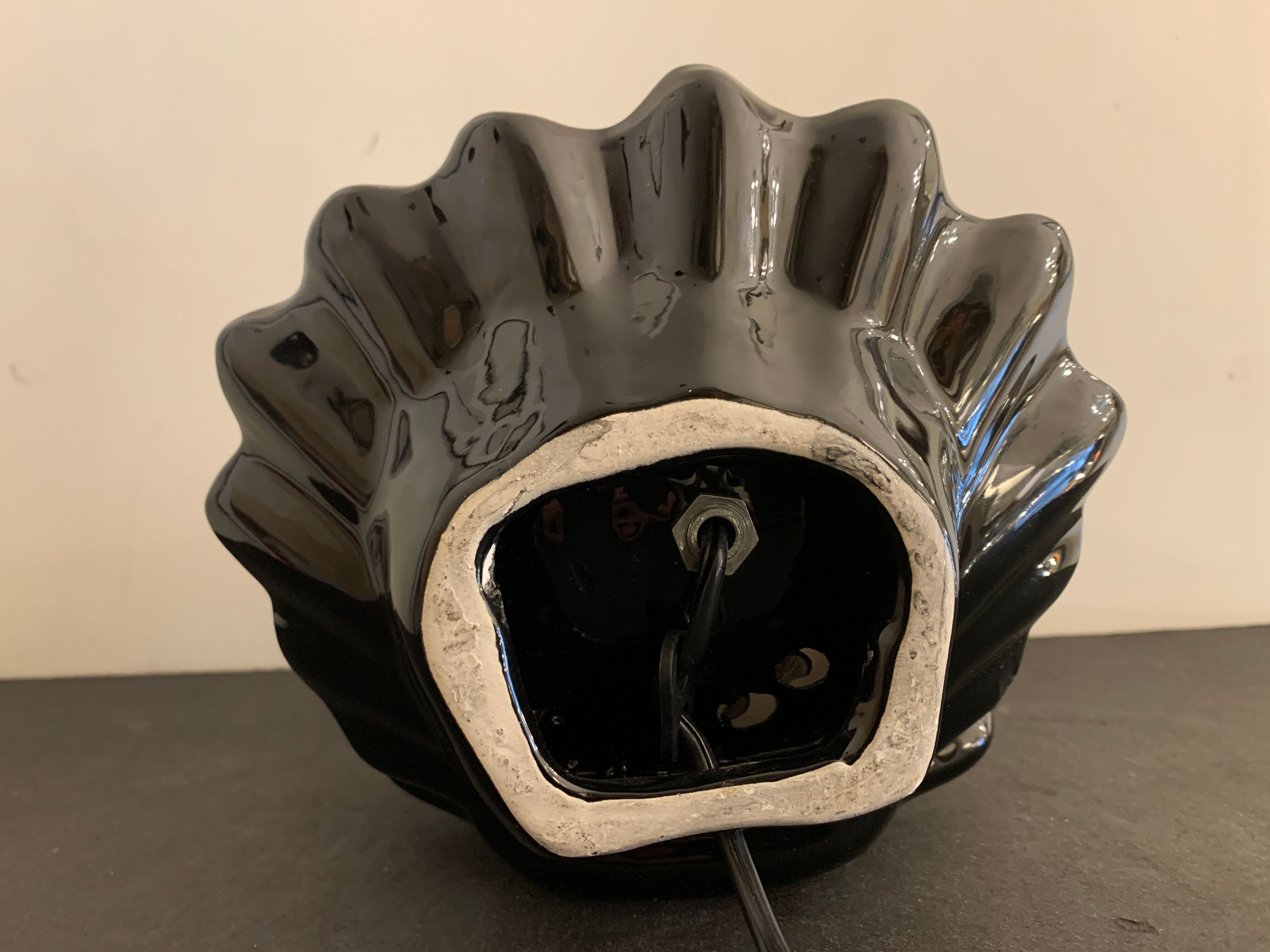 Black ceramic shell lamp and white opaline