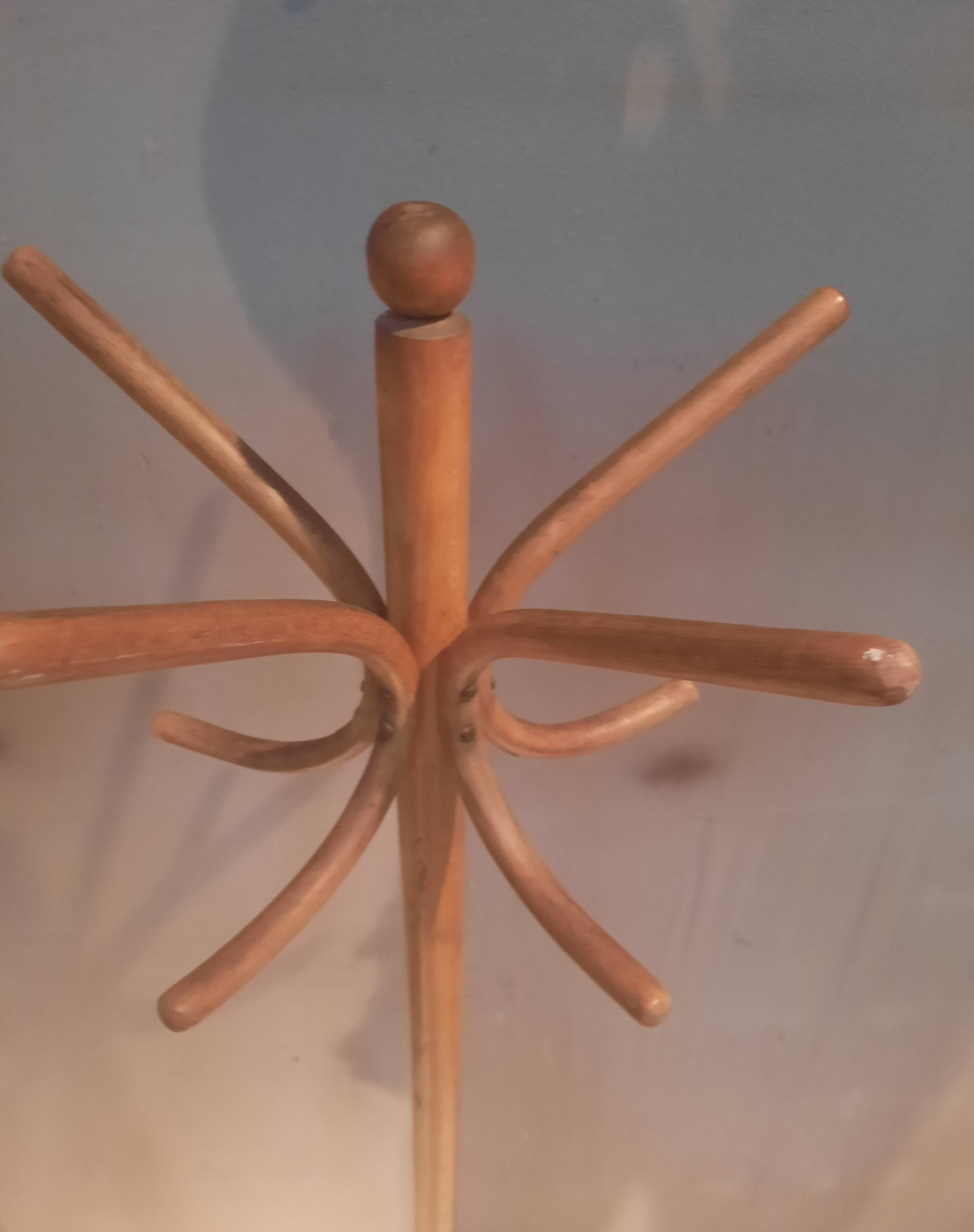 Porte-manteau sur pieds dit "perroquet" de Fischel