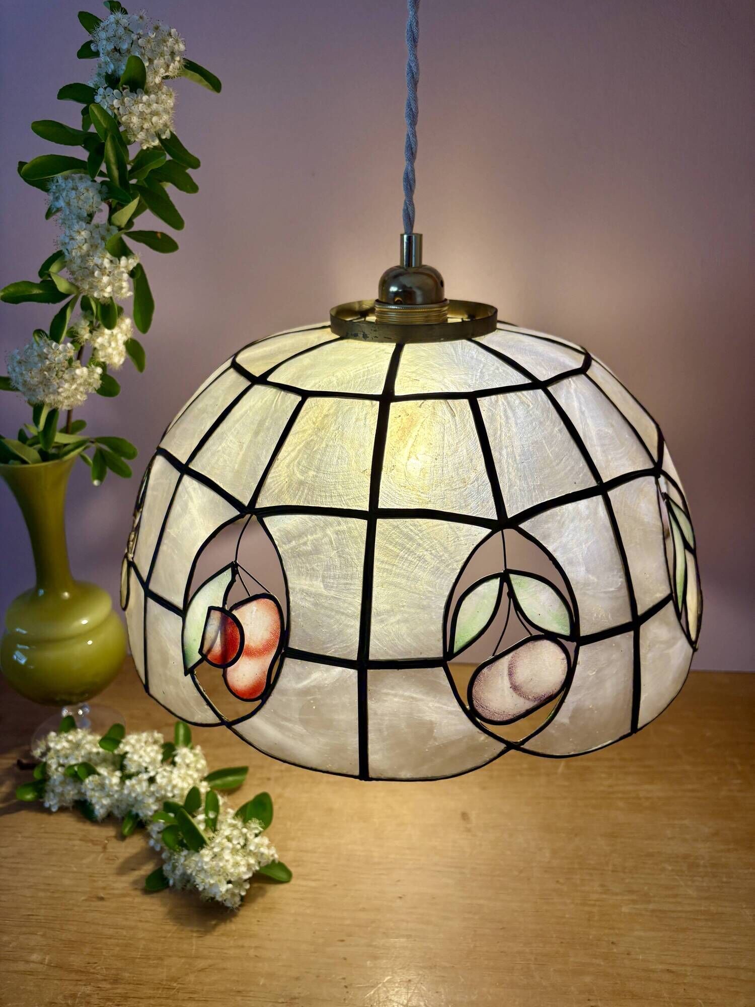 Vintage mother-of-pearl and brass lampshade pendant light with fruit decorations (2)