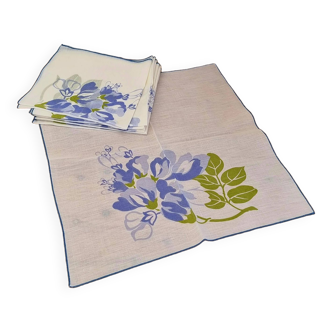 Set of 8 vintage blue flower napkins