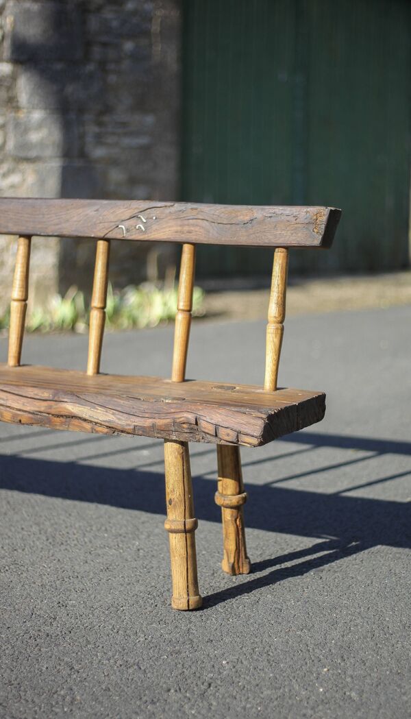 Grand banc bois vintage, banc bois ancien, banc artisanal, brutaliste, hall d'entrée