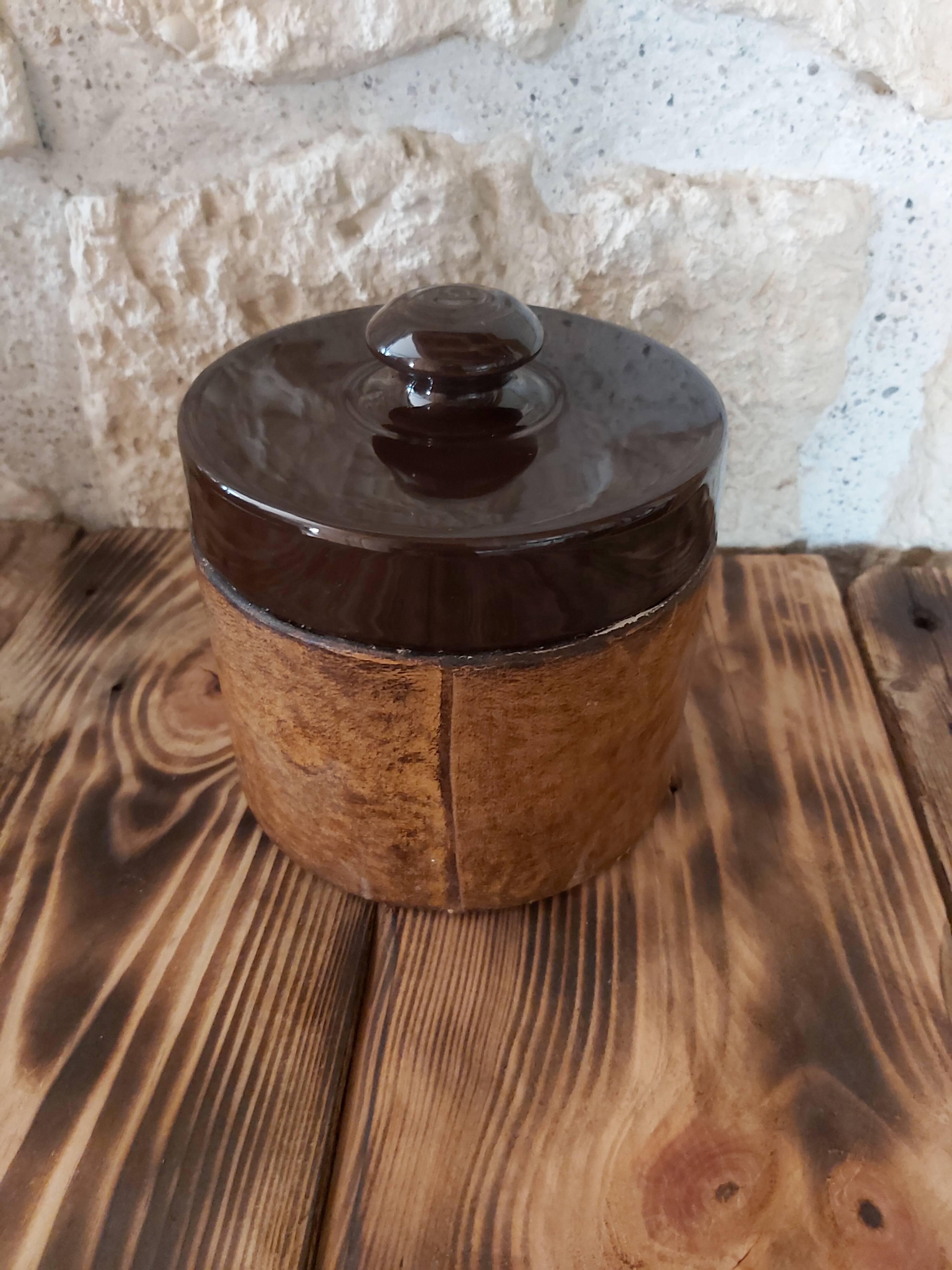 Tobacco pot with humidifier