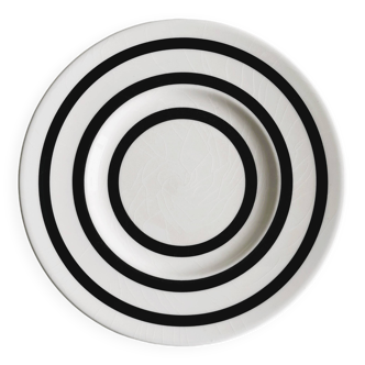 Assiette en céramique noire et blanche