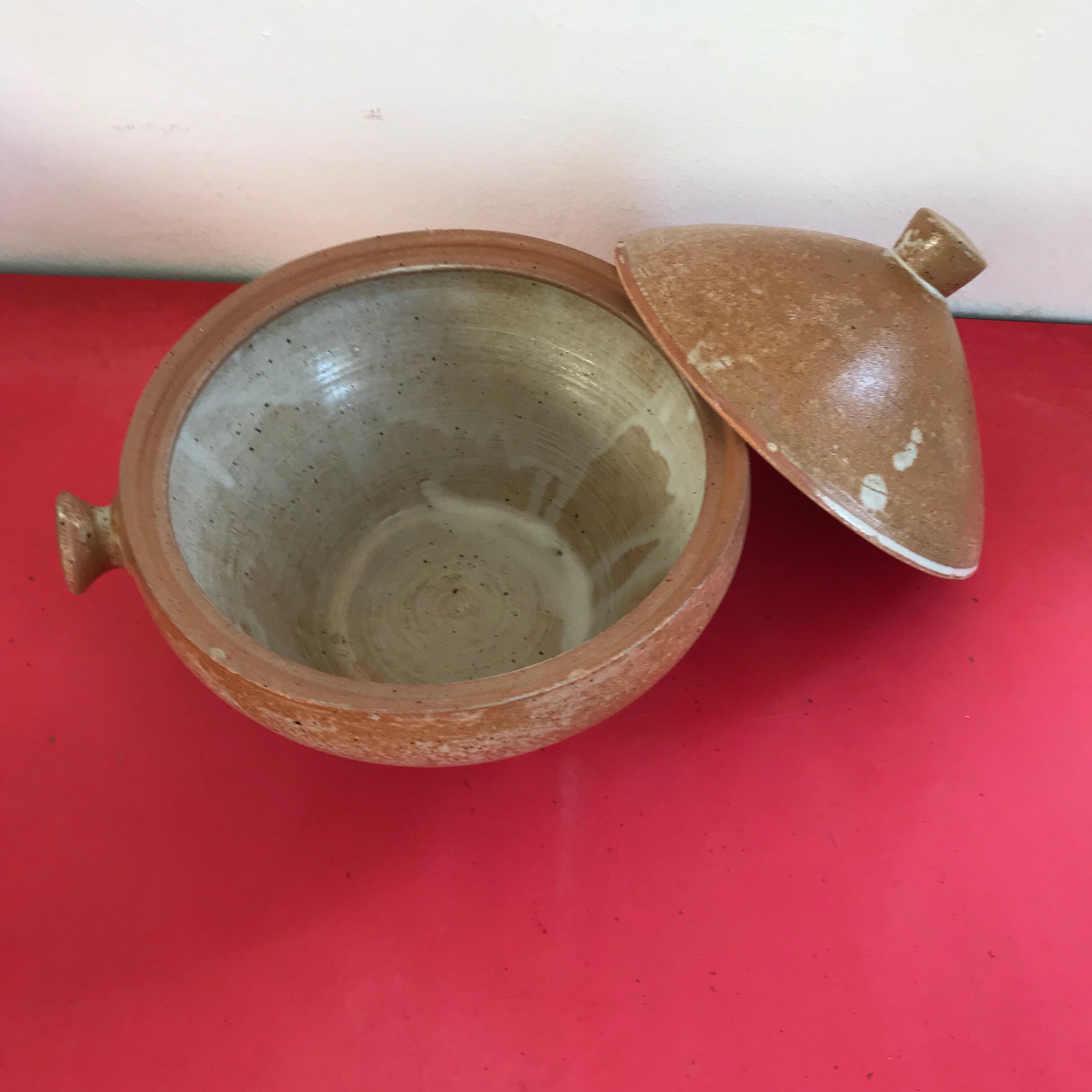 Soup tureen in sandstone