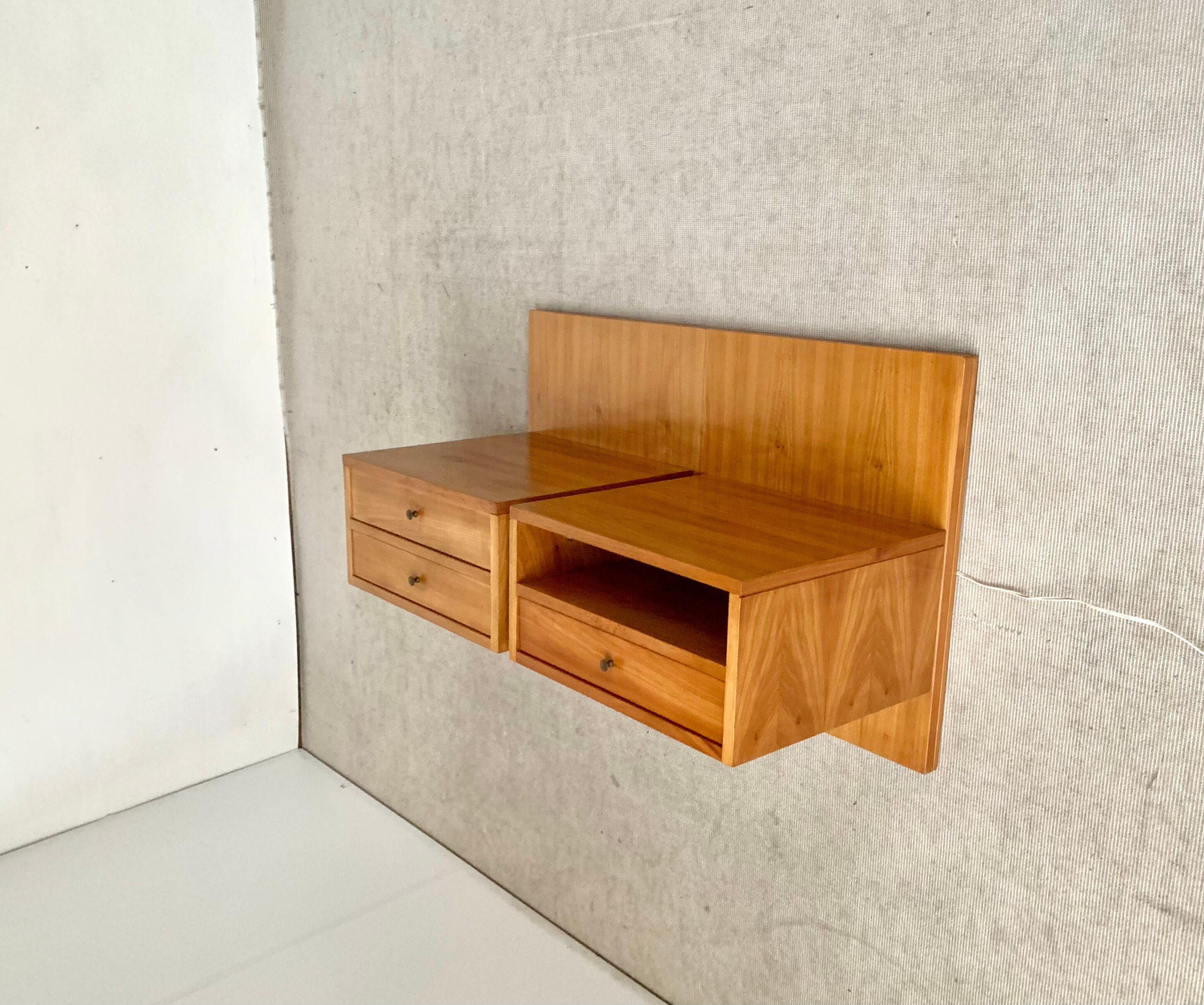 Hall -sidetable  vintage 1960  Belgium