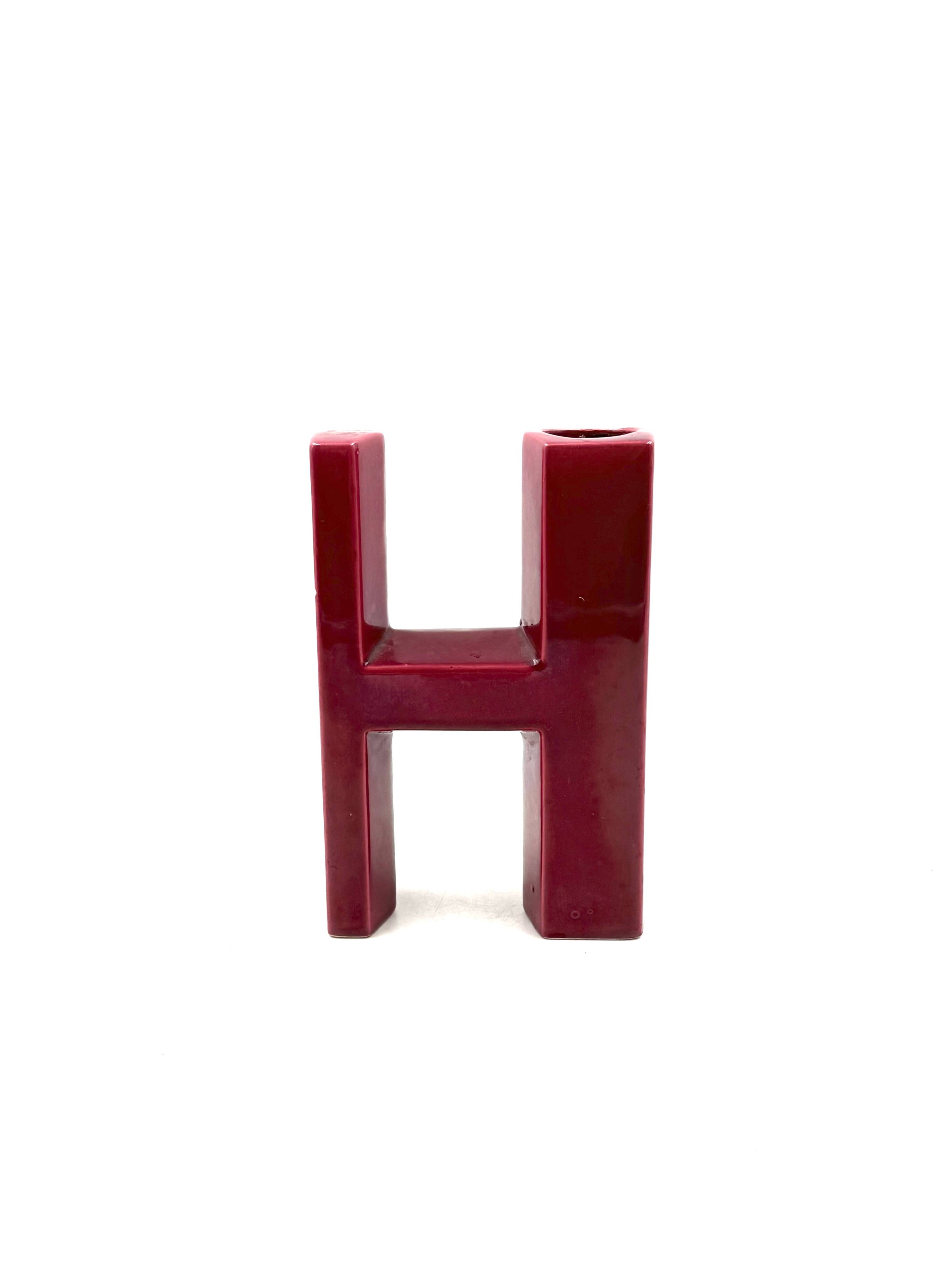 Space age red H letter shaped ceramic solifleur vase, Marcel Radureau 1970