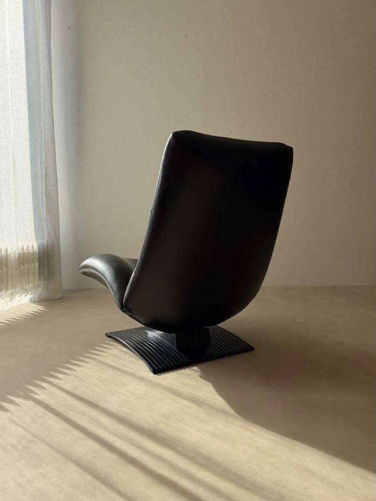 Artifort Wave F773 armchair black leather Peter van der Ham 1985