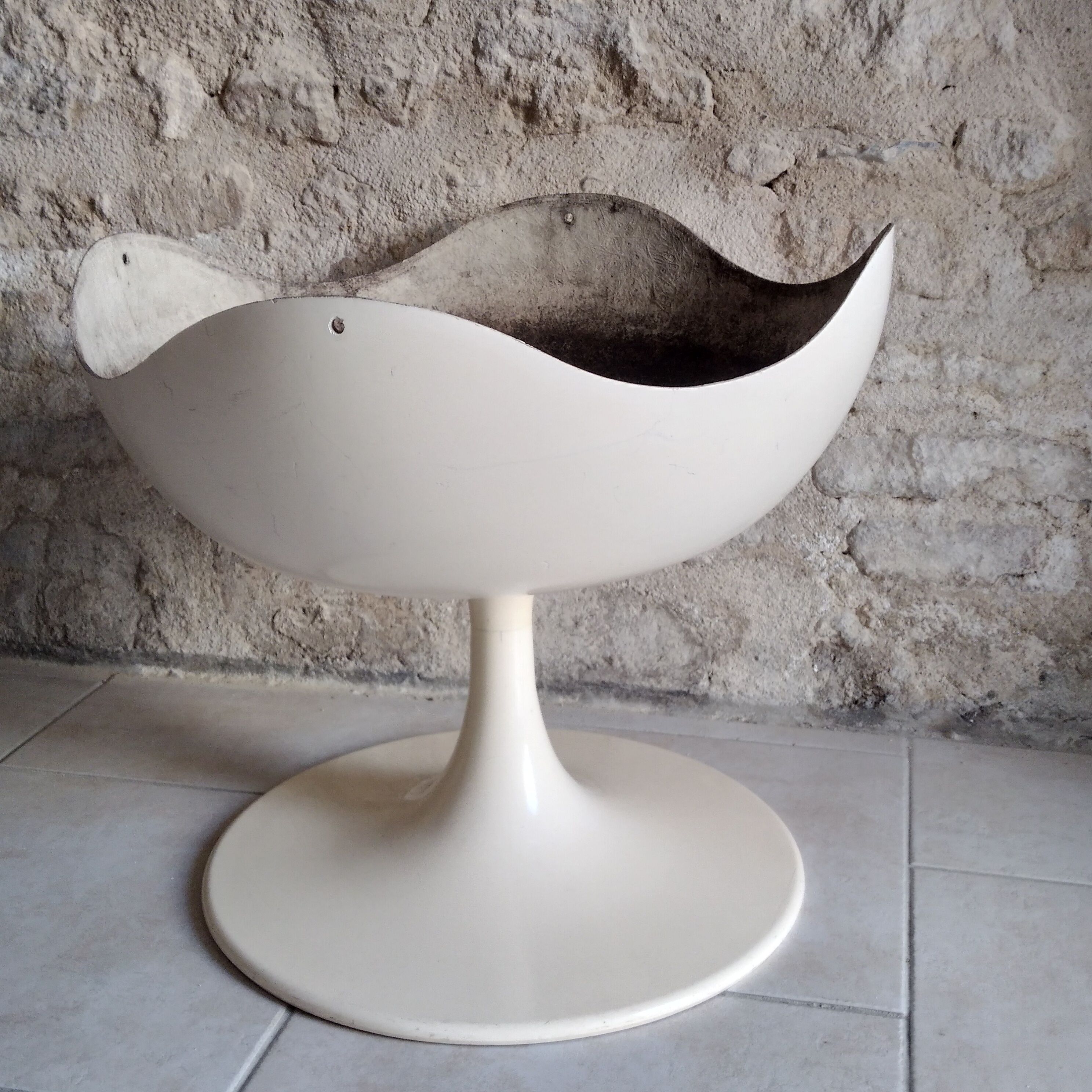 Fiberglass planter tulip foot, 1970