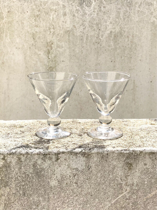 The two old walking glasses