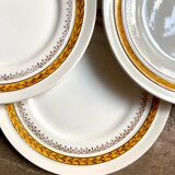 8 assiettes à dessert St Amand en faïence jaune et dorée
