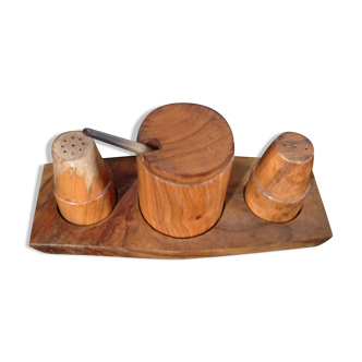 Servant salt pepper wood olivier