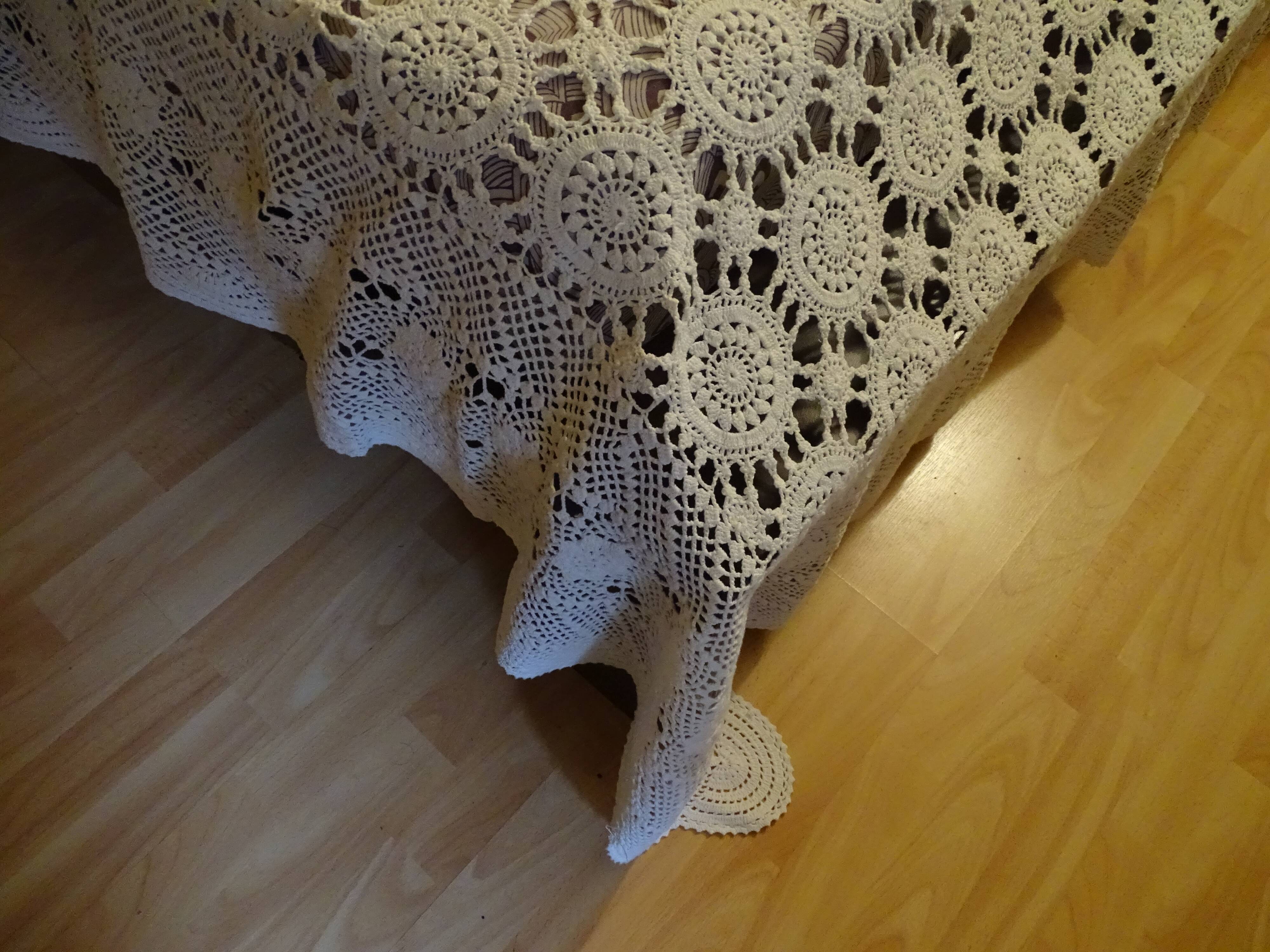 Antique crochet bed cover 275 x 255