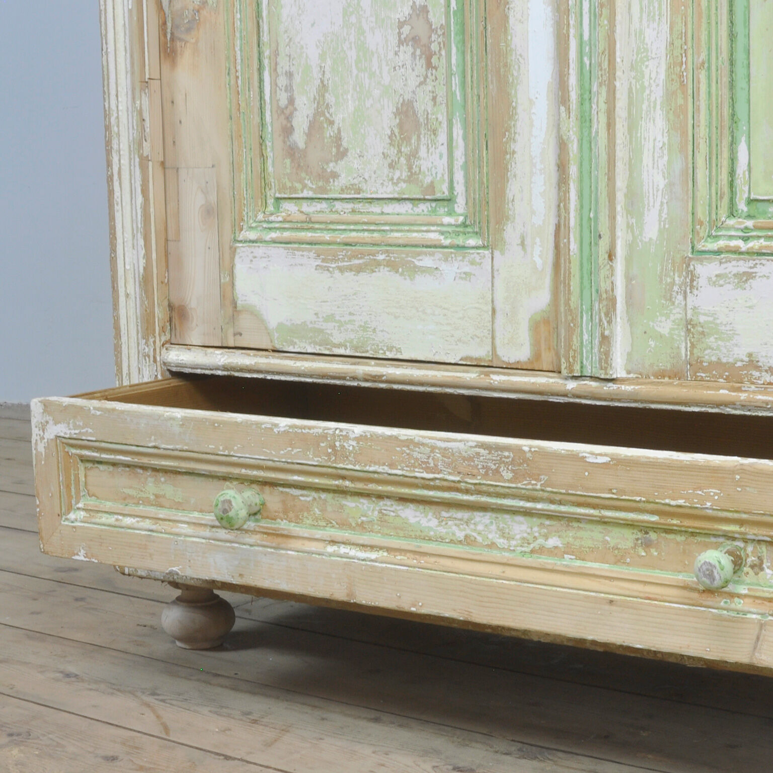 Antique pine cabine, circa 1920