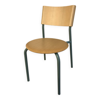 Wood and steel tiptoe SSD chair