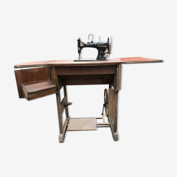 Vesta sewing machine