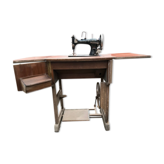 Vesta sewing machine