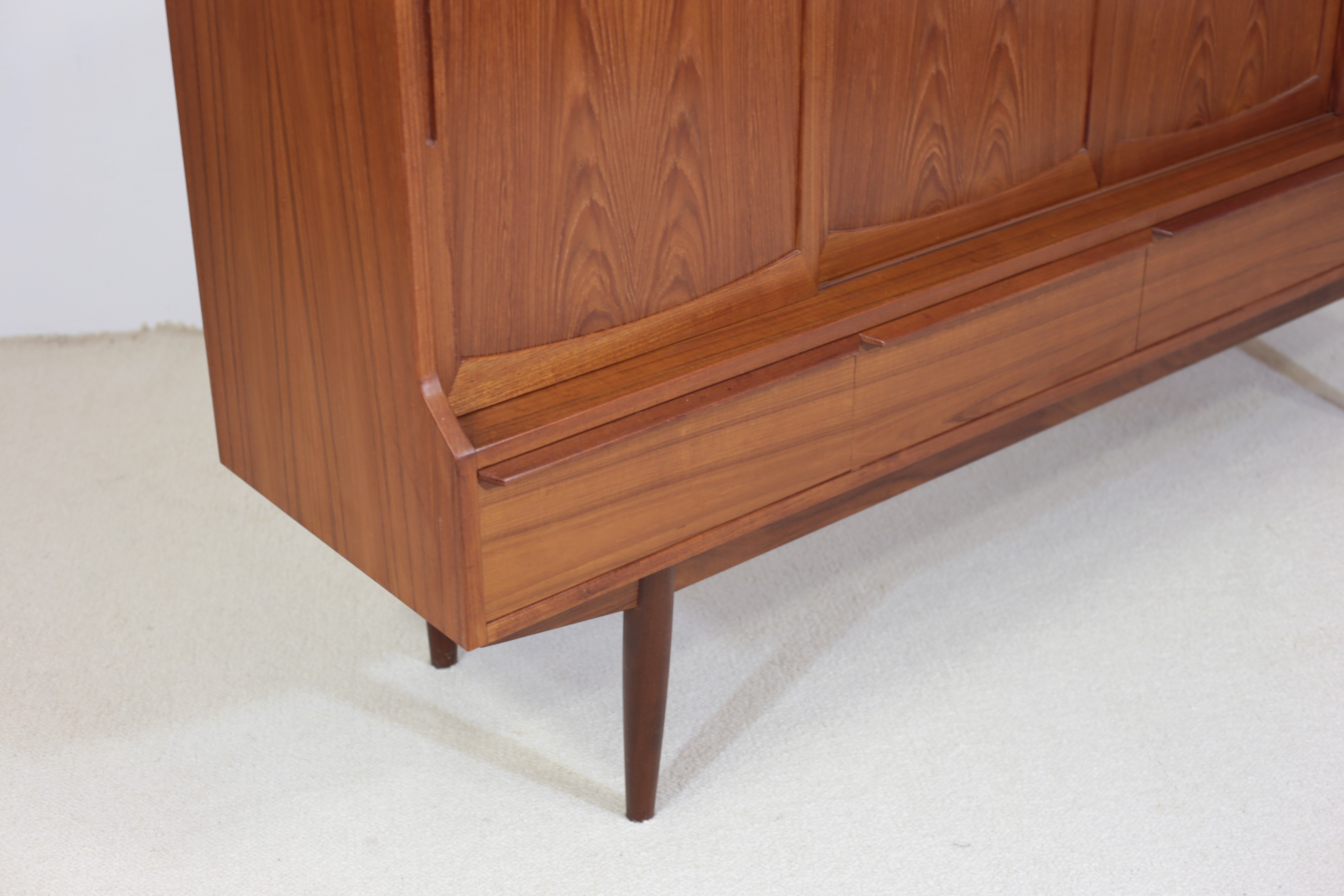 Henning Kjaernulf high sideboard