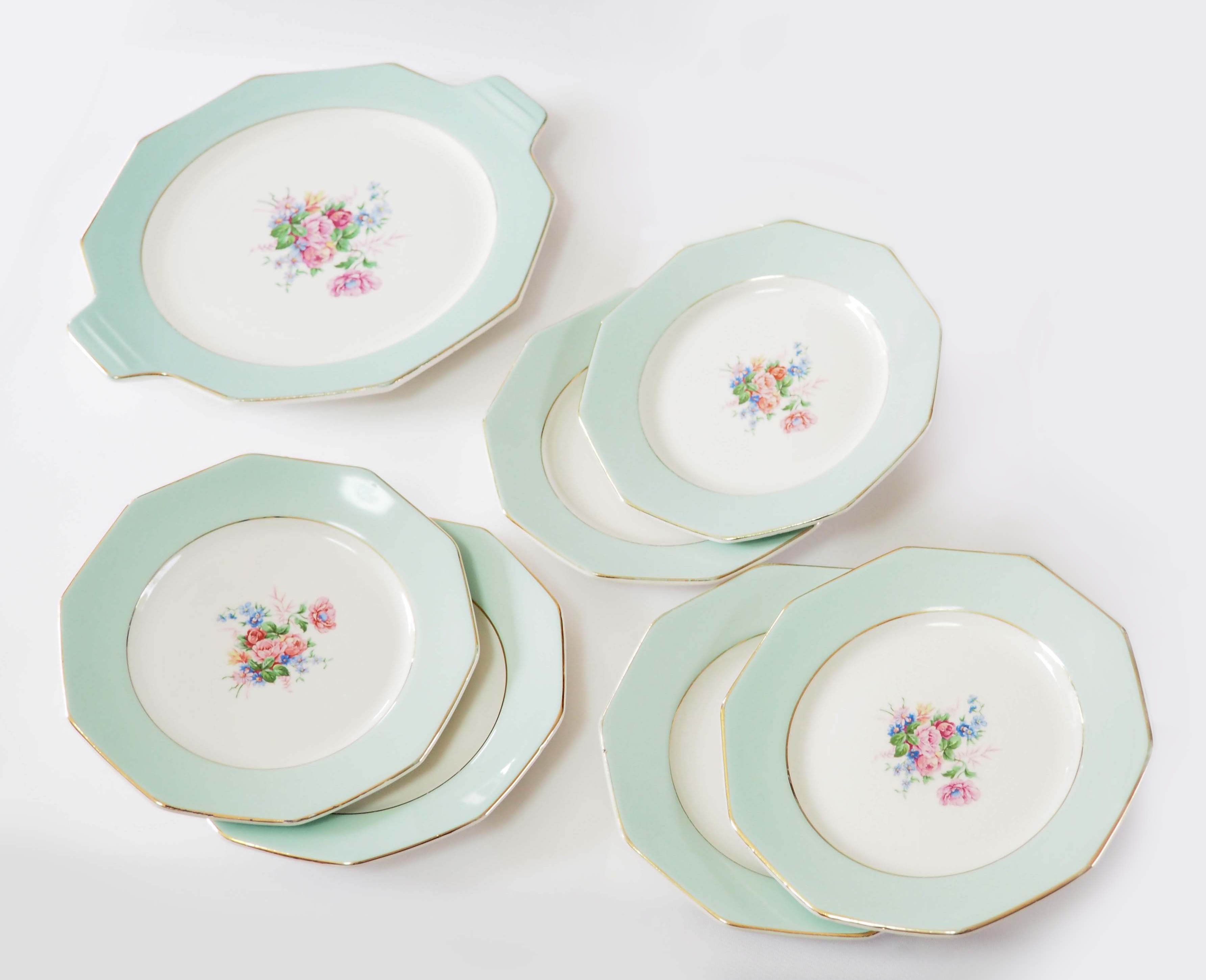 Dessert set with 6 plates and pie dish