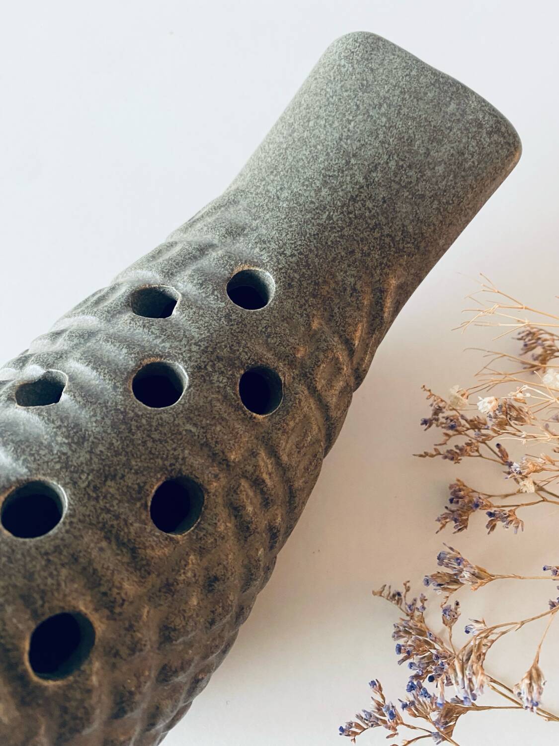 Bird-shaped vase signed Le potier Menton