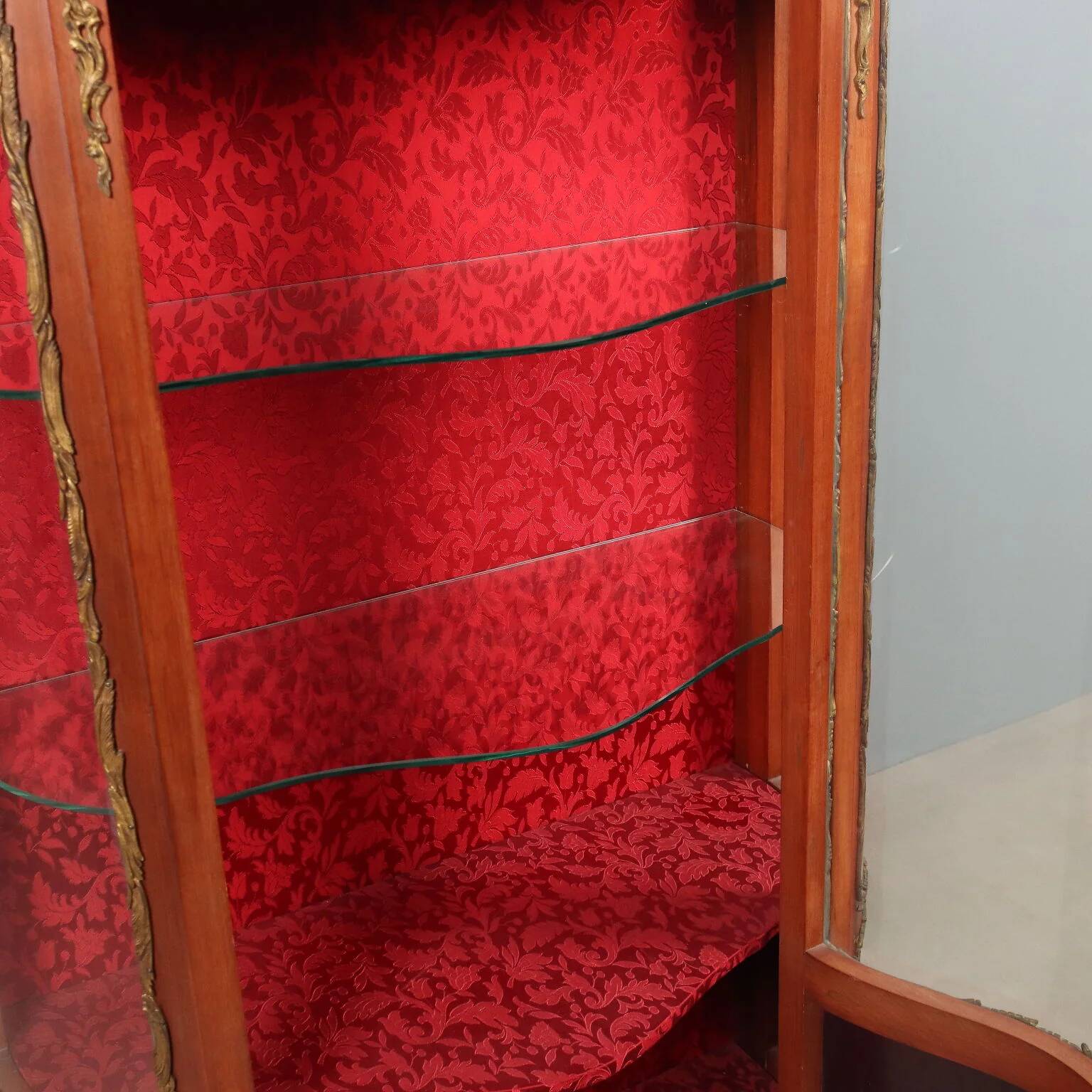 Antique baroque-style display cabinet in mahogany and bronze, Italy, 20th century.