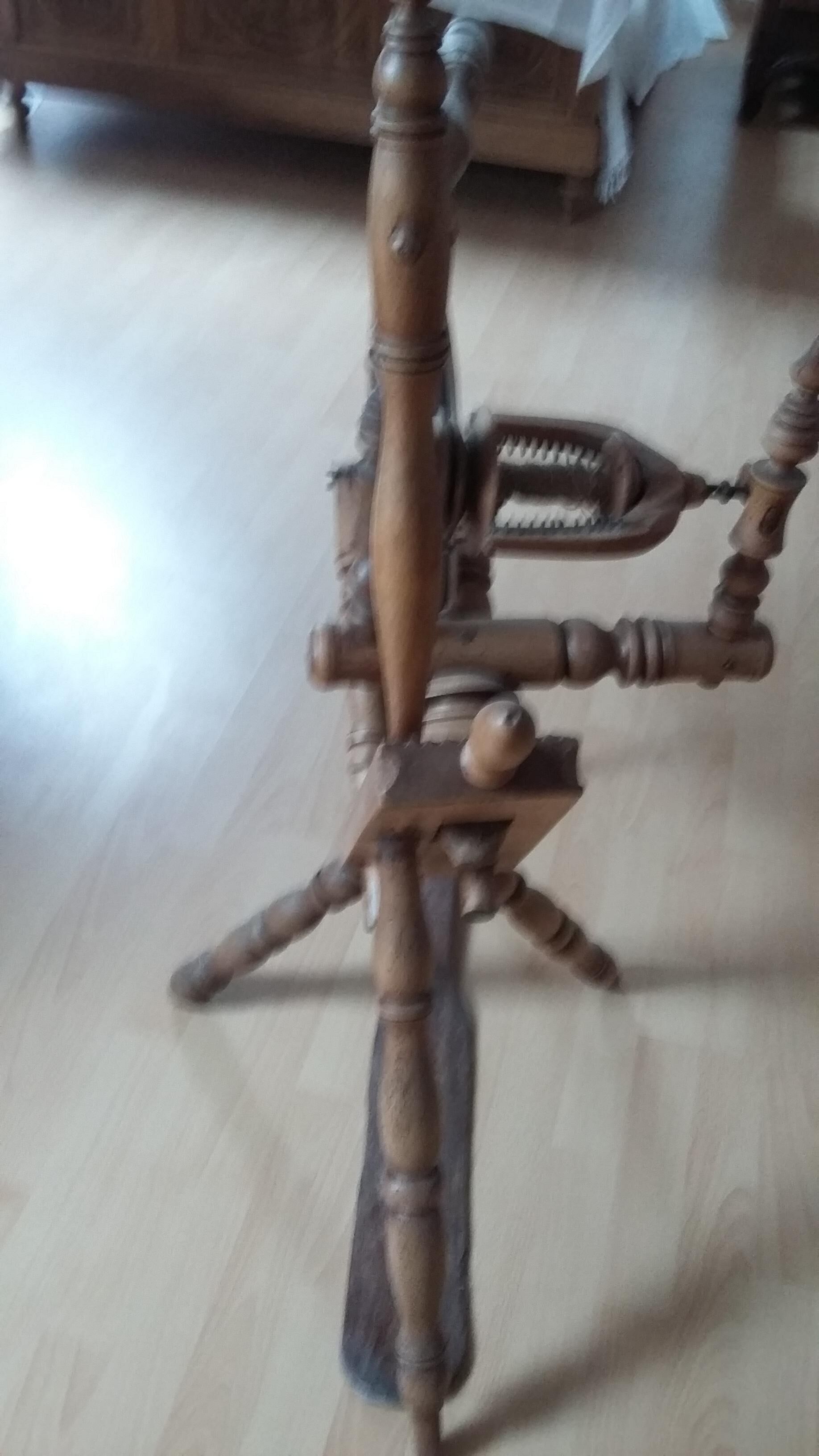 Old spinning wheel
