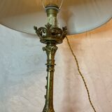 Lampe pique cierge bronze tripodes décor aigle