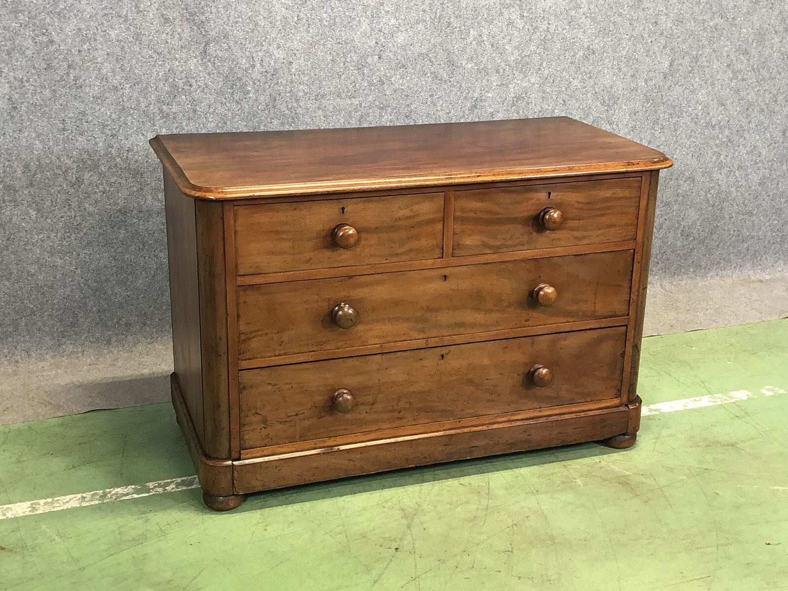 Victorian Mahogany chest of drawers 19th
