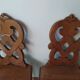 Paire de chaises de montagne savoyarde chalet en bois sculpté