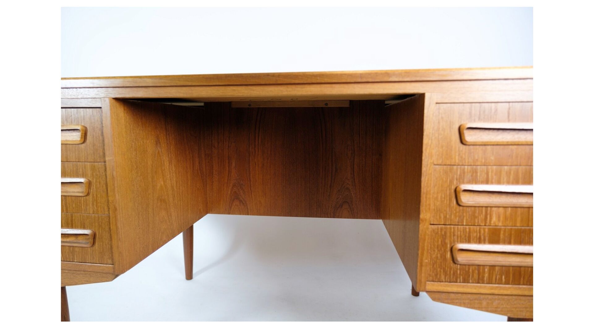 Danish design desk of high quality in teak made of ap furniture svenstrup