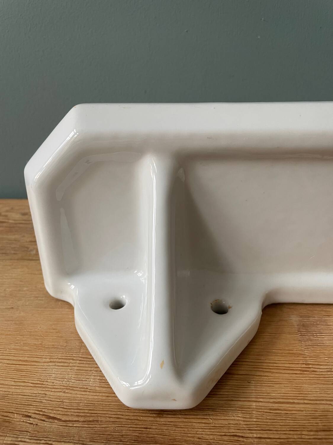 Art Deco wall shelf in white porcelain