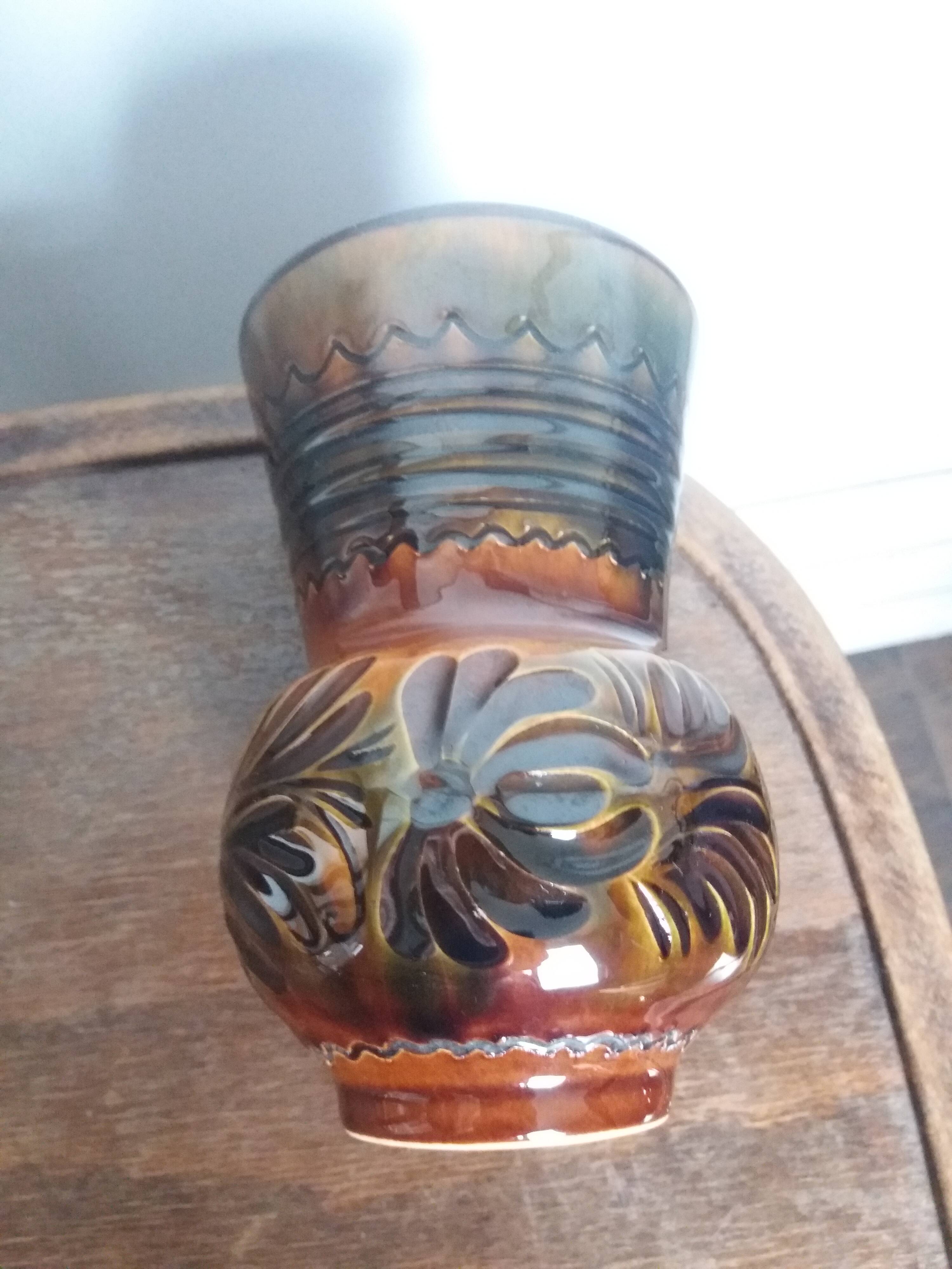 Vase signé hmv hongrie