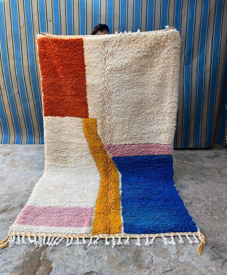Traditional handmade Berber rug, size 150 x 250 cm