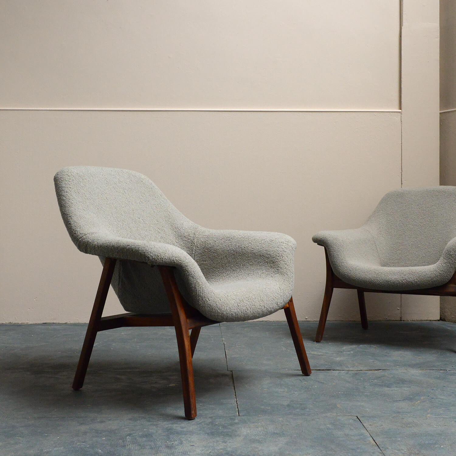 Pair of Mid-Century Fibreglass and Bouclé Lounge Chairs, 1960s