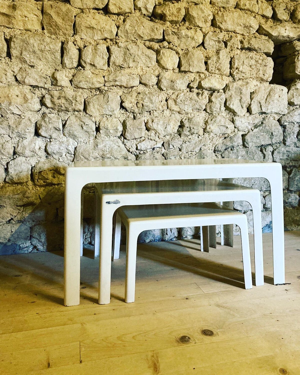Kohtska nesting tables