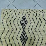 Handcrafted Moroccan rug decorated 250cm x 150cm