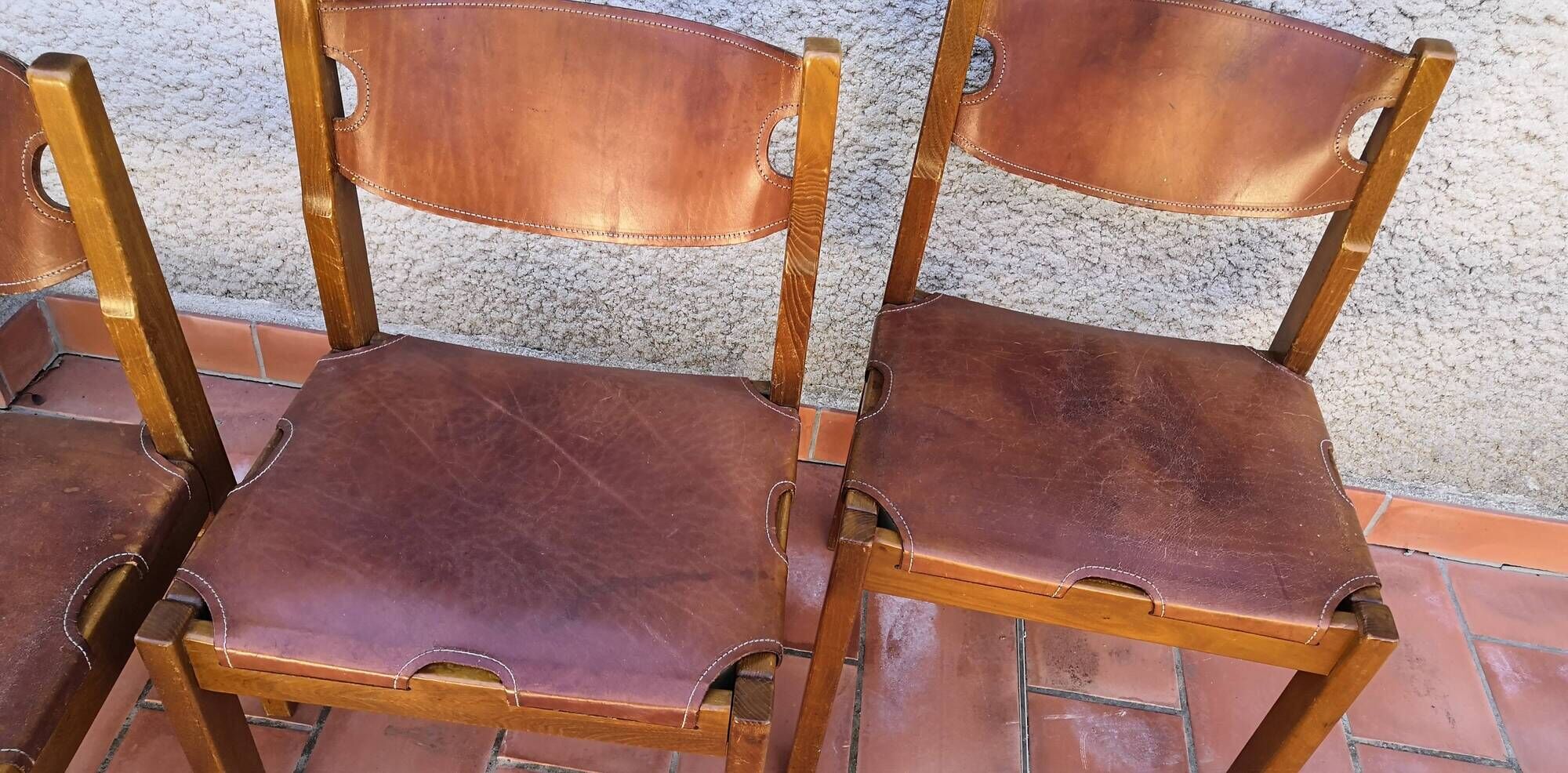 Series of 6 elm and leather chairs from the Maison Regain 60s