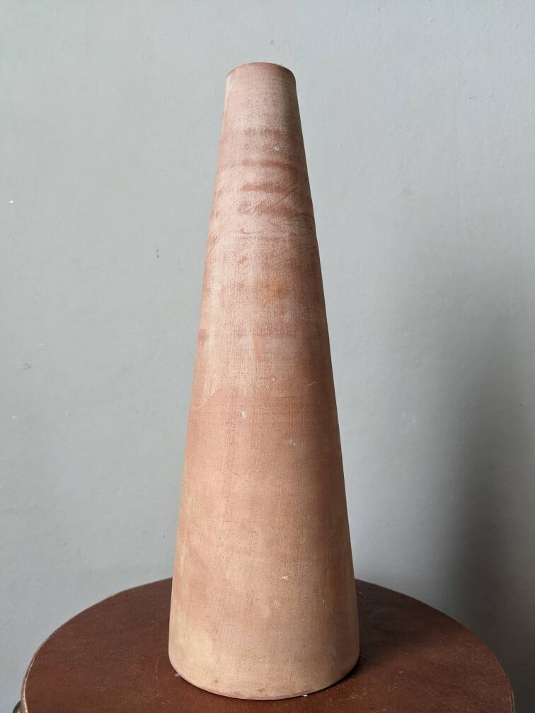Contemporary handmade single-flower vase, clay, terracotta, slow decoration