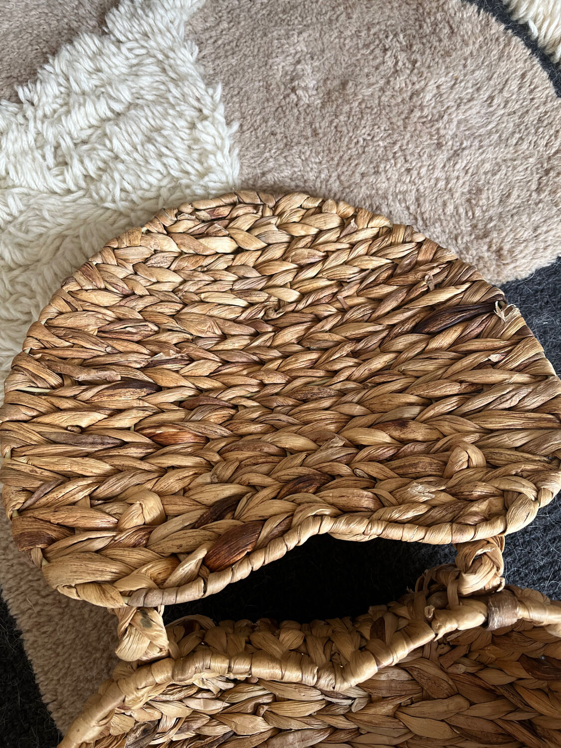 Banana leaf pan in the shape of a vintage heart