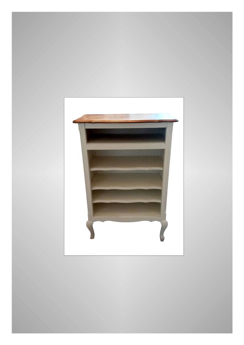 White and wood Bibus