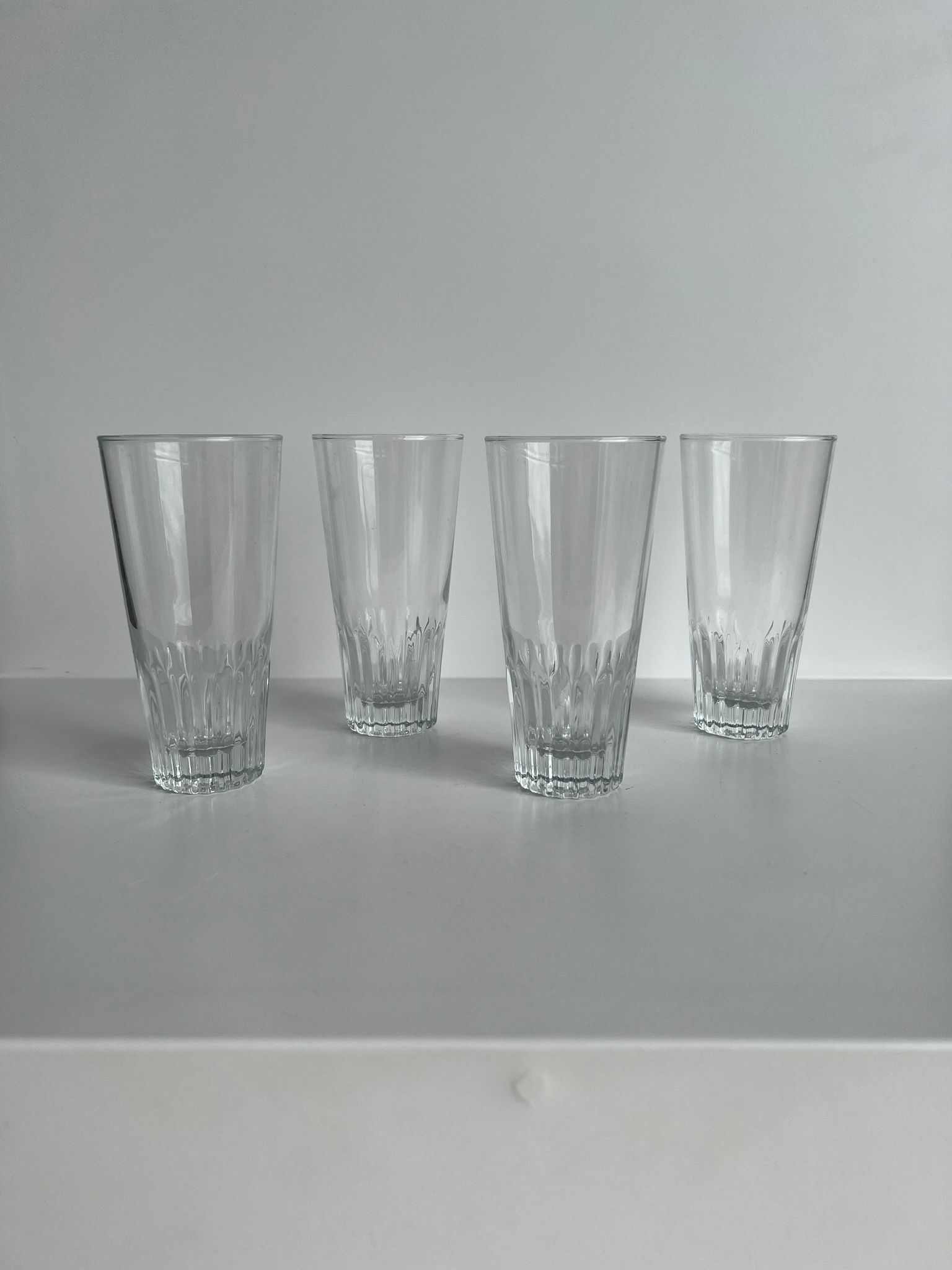 Set of 4 glasses with orangeade H: 12,5cm