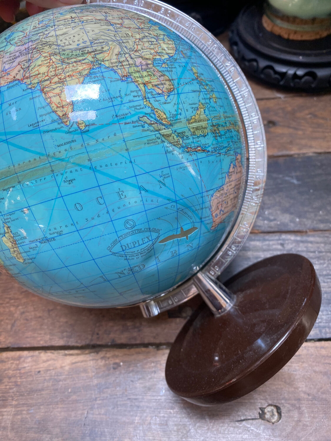 Globe world map vintage seventies Duplex