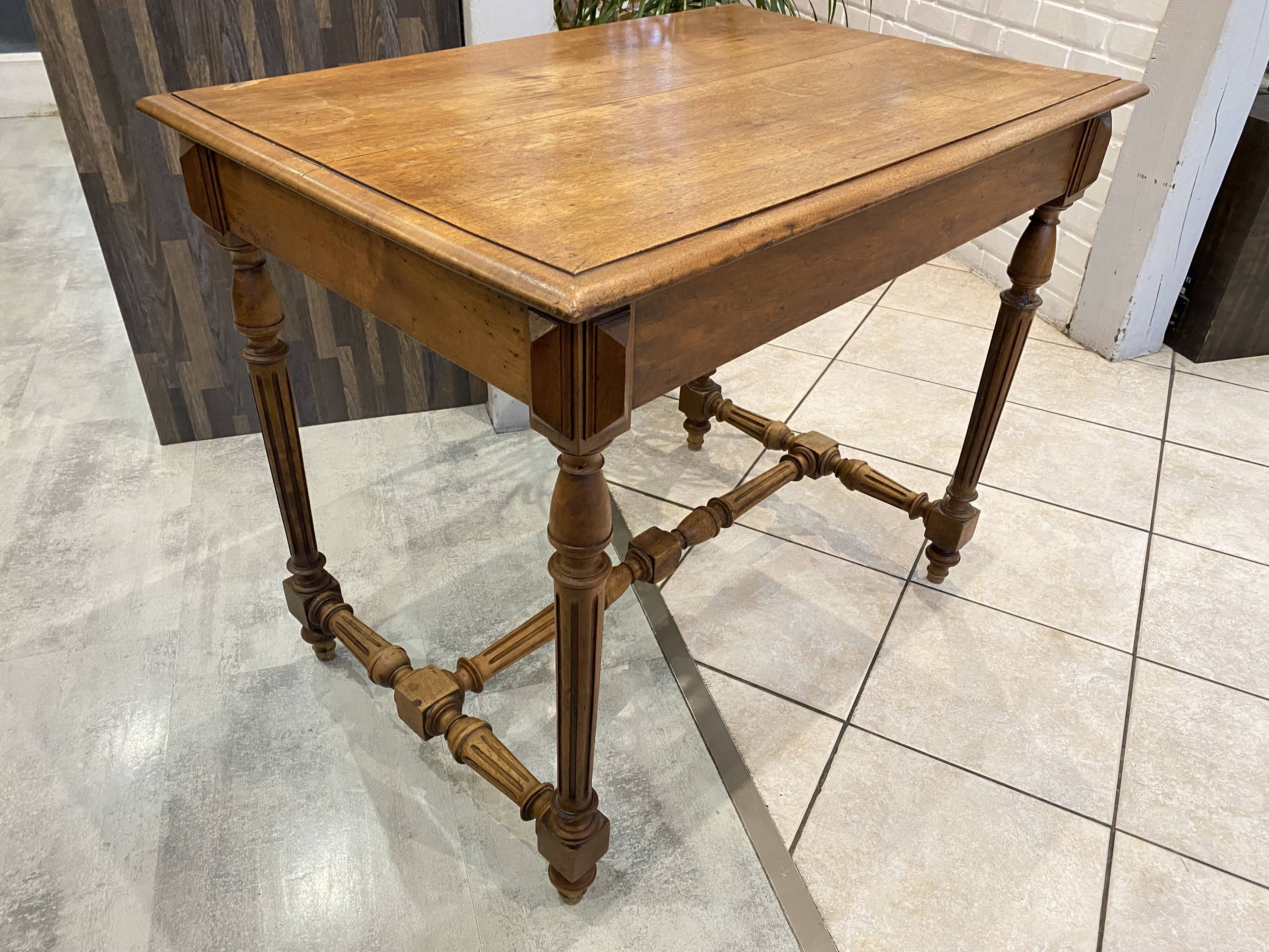 Bureau 1 tiroir en bois massif chêne pieds tournés et sculptés 89x62cm