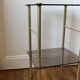 Tables d’appoint en verre et laiton