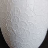 Small Kaiser biscuit vase