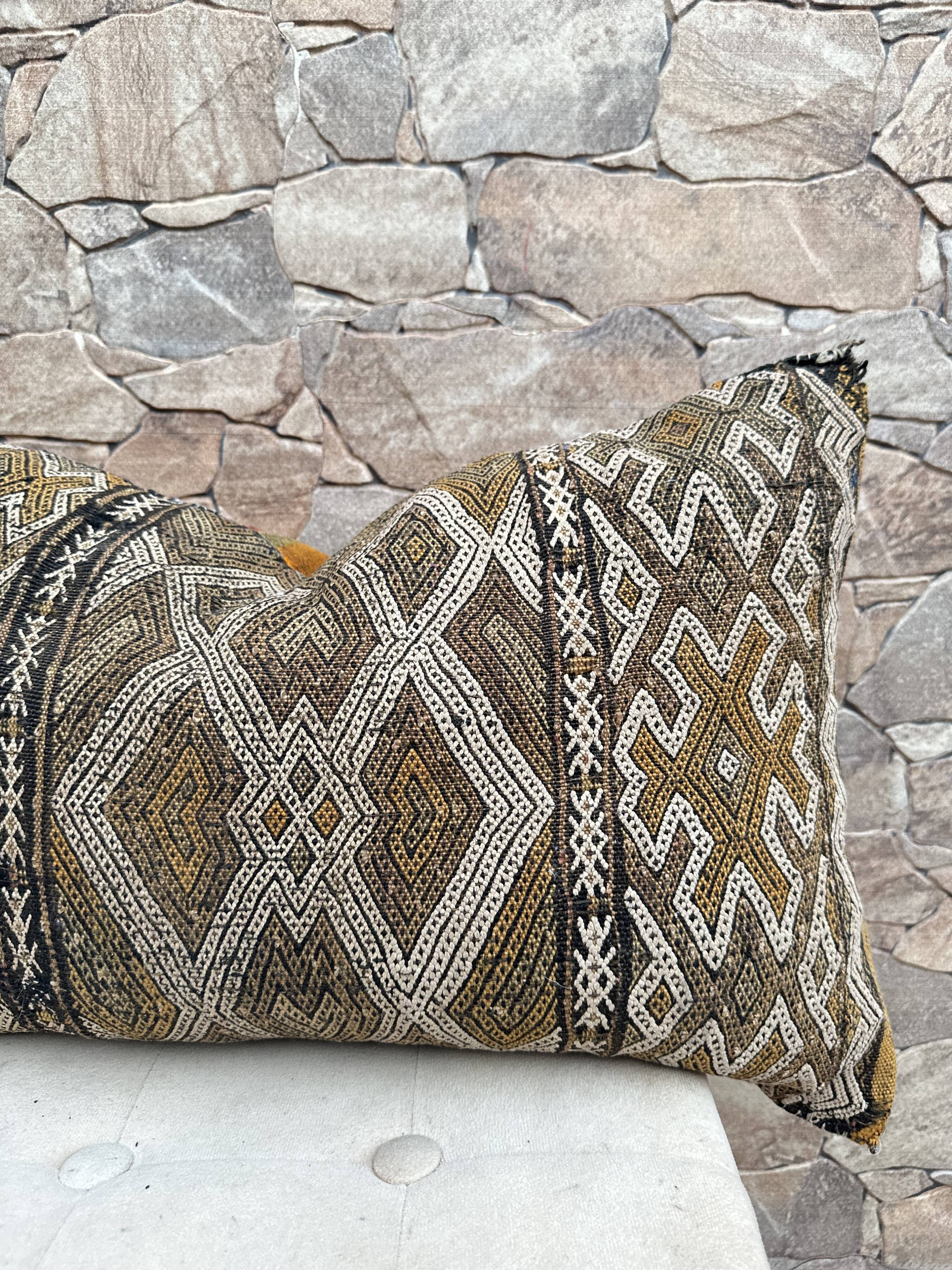 Vintage Berber cushion cover: Moroccan wool cushion, Boujad pattern