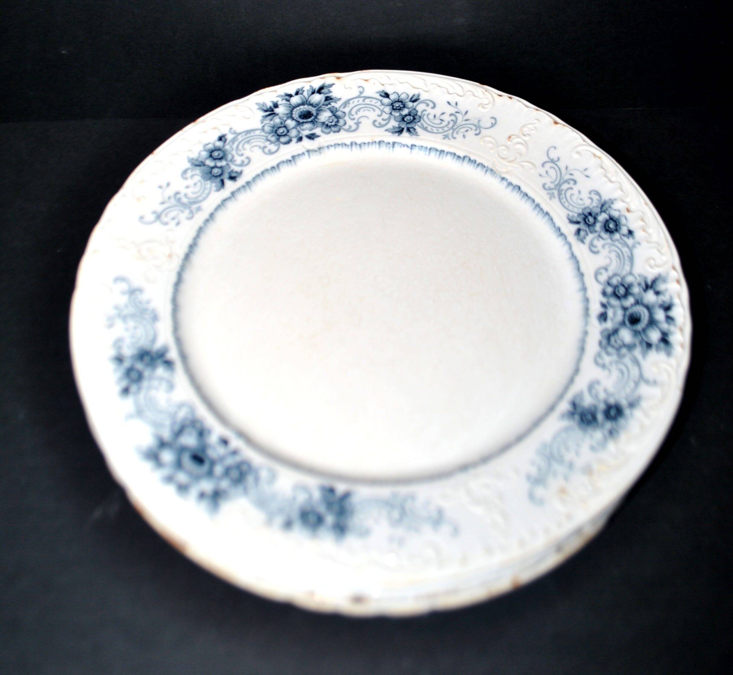 Sarreguemines set of 4 antique Aïda flat plates in earthenware from Sarreguemines U&C 19th century.