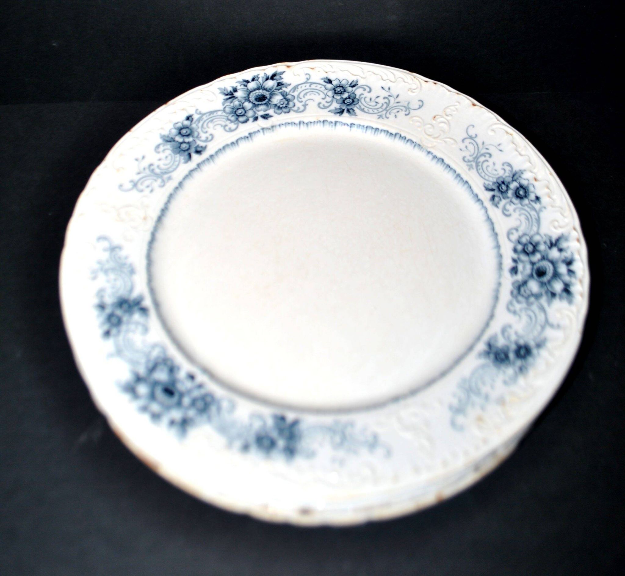 Sarreguemines set of 4 antique Aïda flat plates in earthenware from Sarreguemines U&C 19th century.