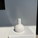 Handmade soliflore drop vase in terracotta painted white h:20 d:15