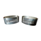 Round silver metal towel in their ecrin