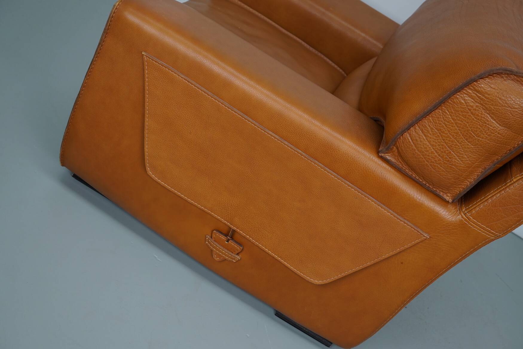 Roche Bobois leather club chair with beige/cognac collar – France, circa 1980